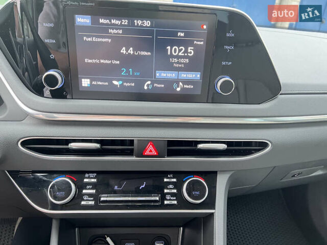 Белый Хендай Соната, объемом двигателя 2 л и пробегом 20 тыс. км за 27800 $, фото 3 на Automoto.ua