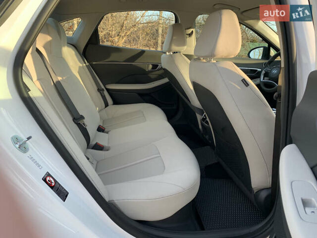 Белый Хендай Соната, объемом двигателя 2 л и пробегом 20 тыс. км за 27800 $, фото 48 на Automoto.ua