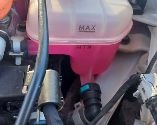 Белый Хендай Соната, объемом двигателя 2 л и пробегом 80 тыс. км за 21500 $, фото 35 на Automoto.ua