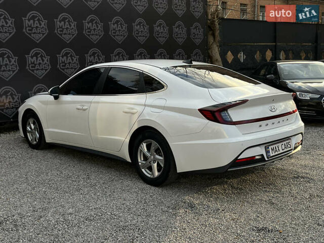 Белый Хендай Соната, объемом двигателя 2 л и пробегом 121 тыс. км за 19700 $, фото 6 на Automoto.ua