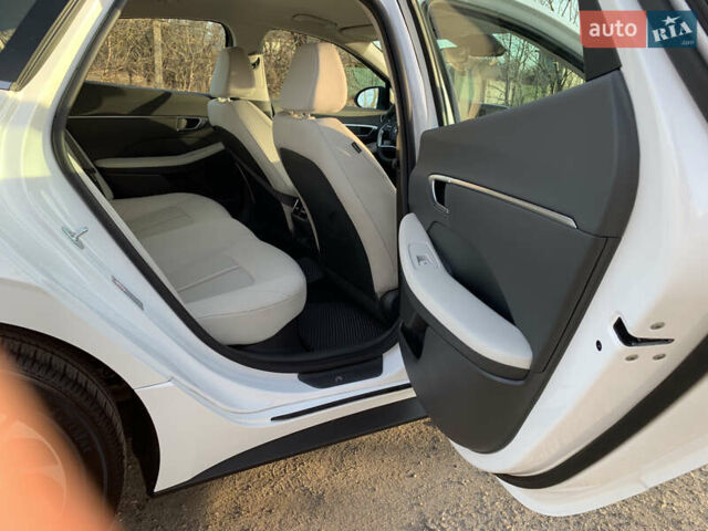 Белый Хендай Соната, объемом двигателя 2 л и пробегом 20 тыс. км за 27800 $, фото 51 на Automoto.ua