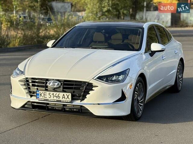 Белый Хендай Соната, объемом двигателя 2 л и пробегом 26 тыс. км за 25000 $, фото 1 на Automoto.ua