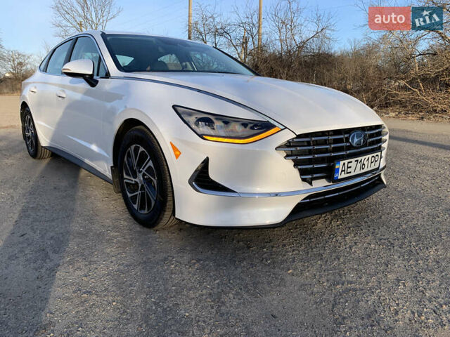 Белый Хендай Соната, объемом двигателя 2 л и пробегом 20 тыс. км за 27800 $, фото 1 на Automoto.ua