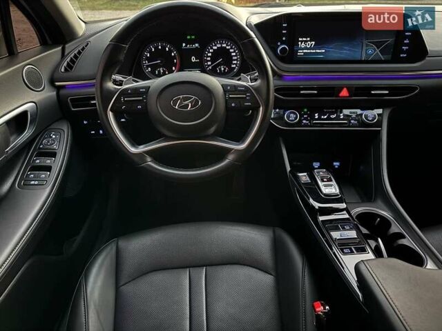 Белый Хендай Соната, объемом двигателя 2 л и пробегом 115 тыс. км за 20000 $, фото 9 на Automoto.ua