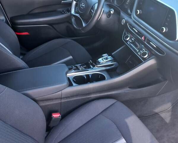 Белый Хендай Соната, объемом двигателя 2 л и пробегом 80 тыс. км за 21500 $, фото 15 на Automoto.ua