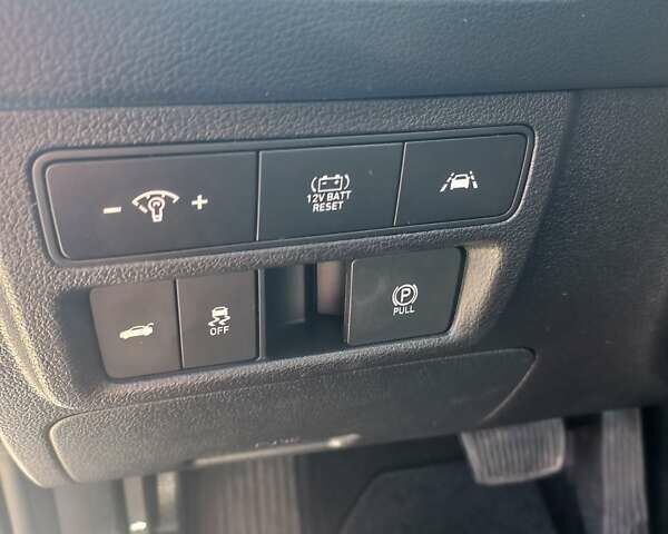 Белый Хендай Соната, объемом двигателя 2 л и пробегом 80 тыс. км за 21500 $, фото 11 на Automoto.ua