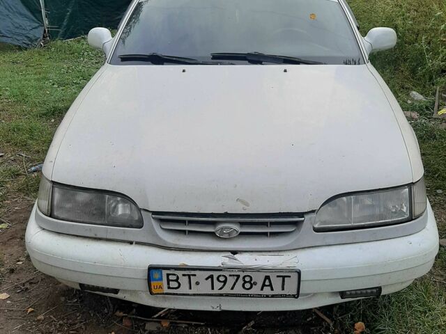 Белый Хендай Соната, объемом двигателя 2 л и пробегом 100 тыс. км за 1000 $, фото 1 на Automoto.ua