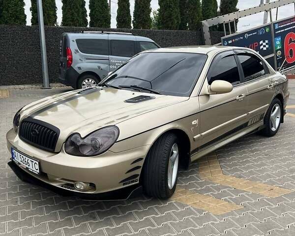 Бежевый Хендай Соната, объемом двигателя 2 л и пробегом 315 тыс. км за 4400 $, фото 2 на Automoto.ua