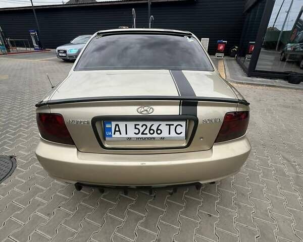 Бежевый Хендай Соната, объемом двигателя 2 л и пробегом 315 тыс. км за 4400 $, фото 5 на Automoto.ua