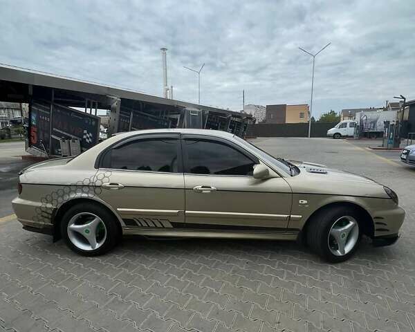 Бежевый Хендай Соната, объемом двигателя 2 л и пробегом 315 тыс. км за 4400 $, фото 10 на Automoto.ua