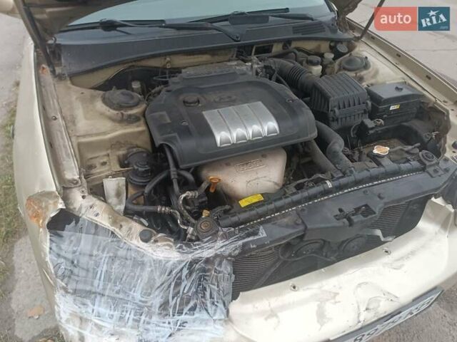 Бежевый Хендай Соната, объемом двигателя 2 л и пробегом 270 тыс. км за 1900 $, фото 4 на Automoto.ua