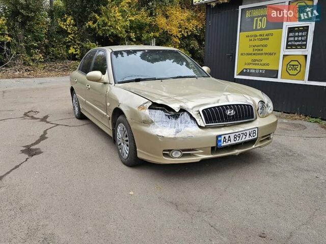 Бежевый Хендай Соната, объемом двигателя 2 л и пробегом 200 тыс. км за 1800 $, фото 3 на Automoto.ua