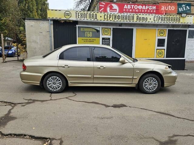 Бежевый Хендай Соната, объемом двигателя 2 л и пробегом 200 тыс. км за 1800 $, фото 6 на Automoto.ua