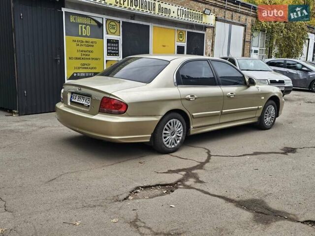 Бежевый Хендай Соната, объемом двигателя 2 л и пробегом 200 тыс. км за 1800 $, фото 7 на Automoto.ua