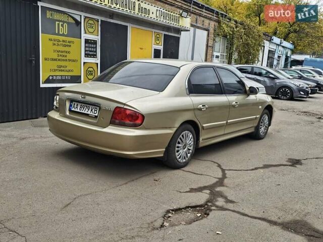 Бежевый Хендай Соната, объемом двигателя 2 л и пробегом 200 тыс. км за 1800 $, фото 9 на Automoto.ua