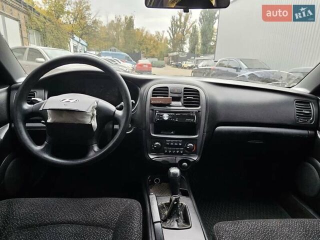 Бежевый Хендай Соната, объемом двигателя 2 л и пробегом 200 тыс. км за 1800 $, фото 11 на Automoto.ua