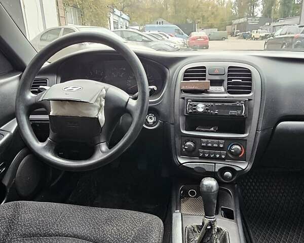 Бежевый Хендай Соната, объемом двигателя 2 л и пробегом 200 тыс. км за 1800 $, фото 12 на Automoto.ua