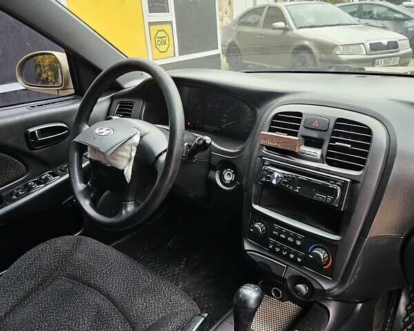 Бежевый Хендай Соната, объемом двигателя 2 л и пробегом 200 тыс. км за 1800 $, фото 21 на Automoto.ua