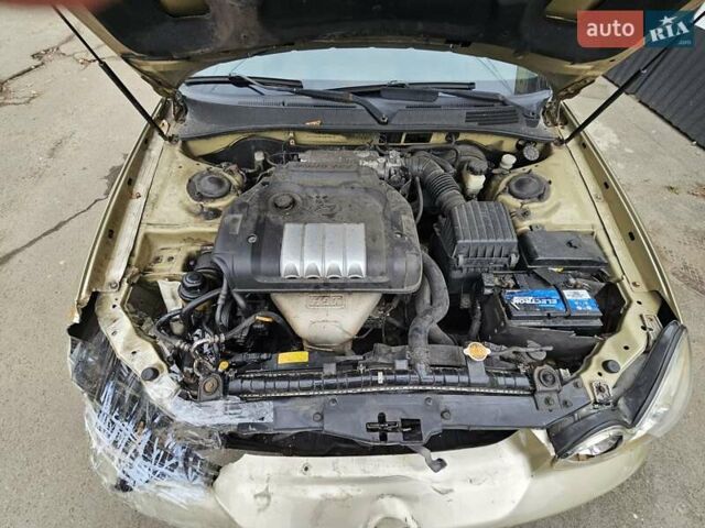 Бежевый Хендай Соната, объемом двигателя 2 л и пробегом 200 тыс. км за 1800 $, фото 23 на Automoto.ua