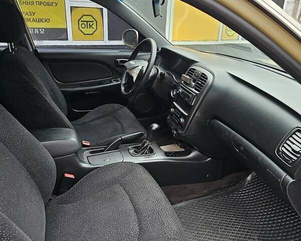 Бежевый Хендай Соната, объемом двигателя 2 л и пробегом 200 тыс. км за 1800 $, фото 20 на Automoto.ua