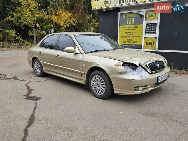 Бежевый Хендай Соната, объемом двигателя 2 л и пробегом 200 тыс. км за 1800 $, фото 5 на Automoto.ua