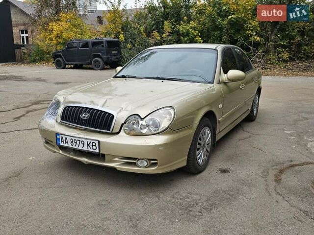 Бежевый Хендай Соната, объемом двигателя 2 л и пробегом 200 тыс. км за 1800 $, фото 1 на Automoto.ua