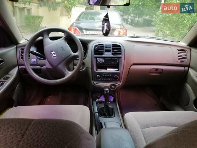 Бежевый Хендай Соната, объемом двигателя 2 л и пробегом 236 тыс. км за 4200 $, фото 7 на Automoto.ua