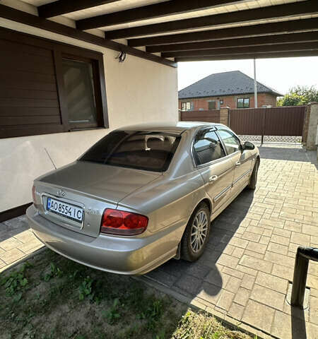 Бежевый Хендай Соната, объемом двигателя 2 л и пробегом 236 тыс. км за 4200 $, фото 3 на Automoto.ua