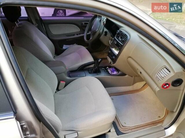 Бежевый Хендай Соната, объемом двигателя 2 л и пробегом 236 тыс. км за 4200 $, фото 8 на Automoto.ua