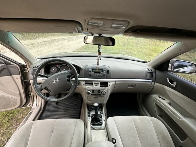Бежевий Хендай Соната, об'ємом двигуна 2.4 л та пробігом 227 тис. км за 4700 $, фото 12 на Automoto.ua