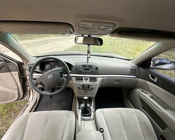 Бежевий Хендай Соната, об'ємом двигуна 2.36 л та пробігом 227 тис. км за 4700 $, фото 8 на Automoto.ua