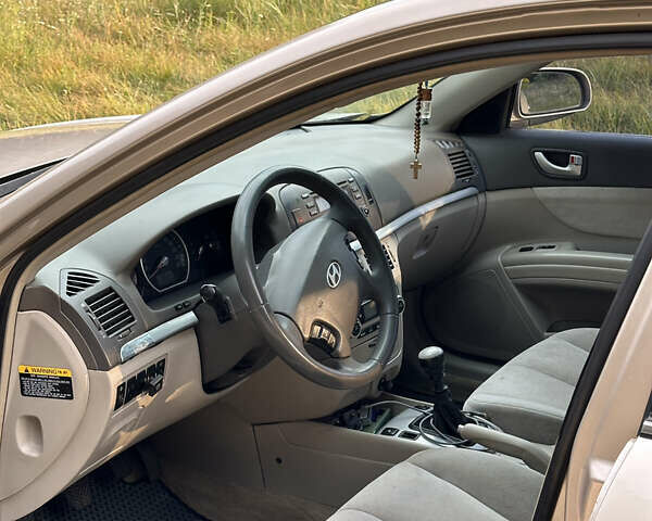 Бежевий Хендай Соната, об'ємом двигуна 2.36 л та пробігом 227 тис. км за 4700 $, фото 5 на Automoto.ua
