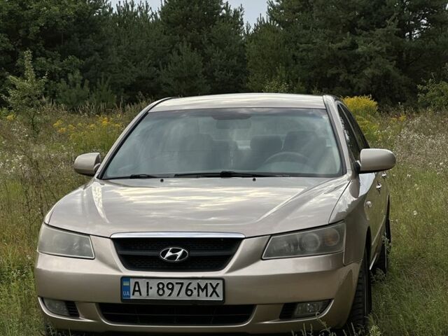 Бежевий Хендай Соната, об'ємом двигуна 2.4 л та пробігом 227 тис. км за 4700 $, фото 1 на Automoto.ua