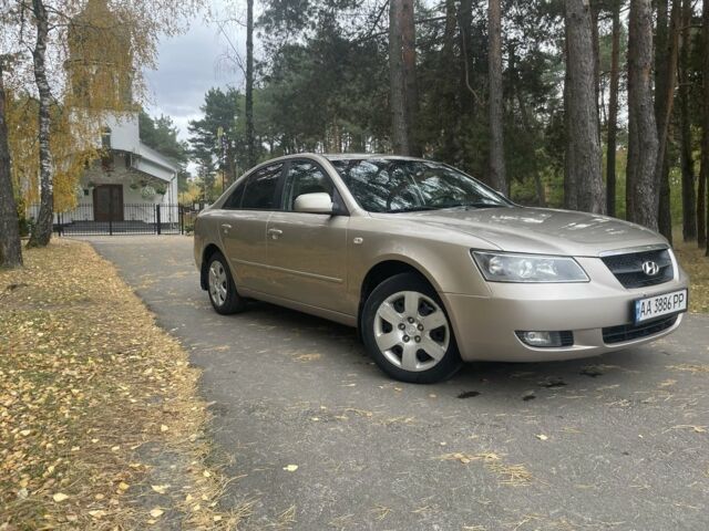 Бежевый Хендай Соната, объемом двигателя 2 л и пробегом 181 тыс. км за 4900 $, фото 1 на Automoto.ua