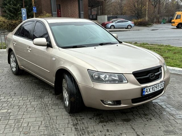 Бежевый Хендай Соната, объемом двигателя 2 л и пробегом 254 тыс. км за 5899 $, фото 1 на Automoto.ua