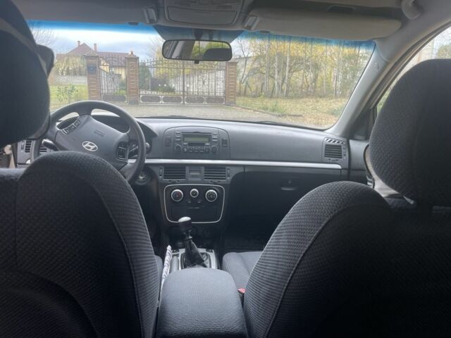 Бежевый Хендай Соната, объемом двигателя 2 л и пробегом 181 тыс. км за 4900 $, фото 12 на Automoto.ua