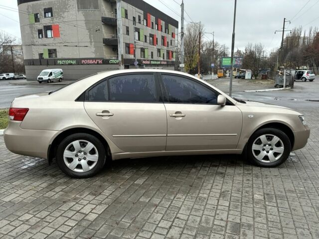 Бежевый Хендай Соната, объемом двигателя 2 л и пробегом 254 тыс. км за 5899 $, фото 8 на Automoto.ua