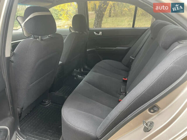 Бежевый Хендай Соната, объемом двигателя 2 л и пробегом 181 тыс. км за 4900 $, фото 13 на Automoto.ua