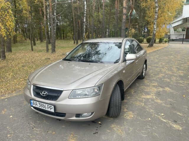 Бежевый Хендай Соната, объемом двигателя 2 л и пробегом 181 тыс. км за 4900 $, фото 3 на Automoto.ua
