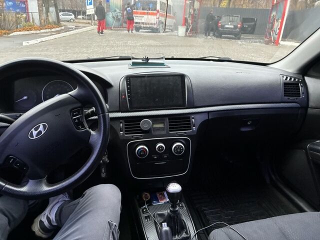 Бежевый Хендай Соната, объемом двигателя 2 л и пробегом 254 тыс. км за 5899 $, фото 13 на Automoto.ua