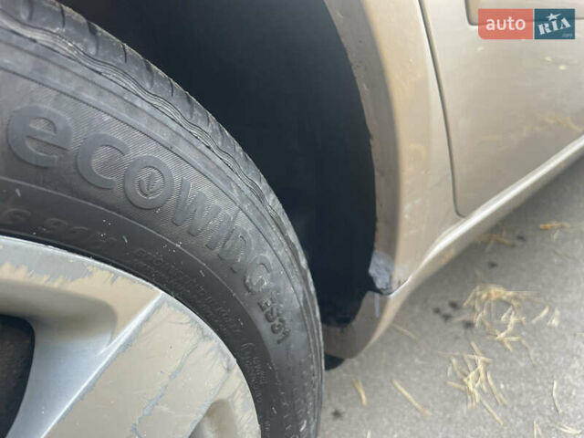 Бежевый Хендай Соната, объемом двигателя 2 л и пробегом 181 тыс. км за 4900 $, фото 6 на Automoto.ua