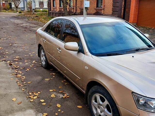 Бежевый Хендай Соната, объемом двигателя 2 л и пробегом 117 тыс. км за 7000 $, фото 1 на Automoto.ua
