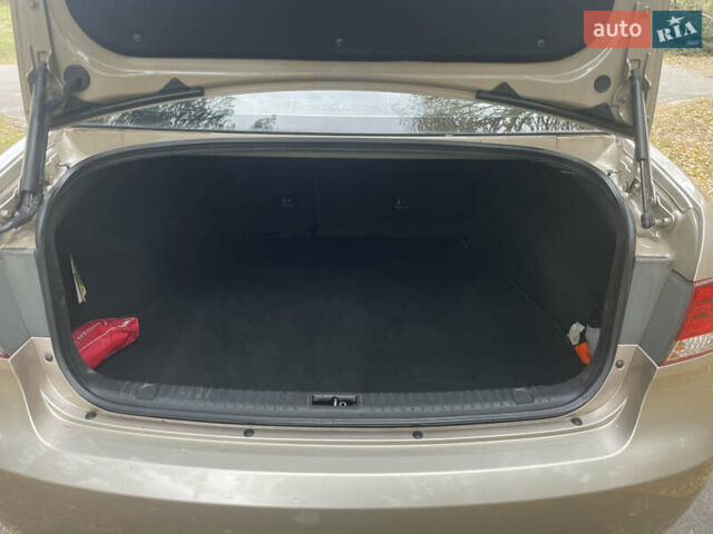 Бежевый Хендай Соната, объемом двигателя 2 л и пробегом 181 тыс. км за 4900 $, фото 15 на Automoto.ua