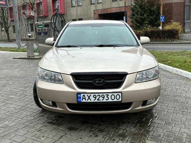 Бежевый Хендай Соната, объемом двигателя 2 л и пробегом 254 тыс. км за 5899 $, фото 2 на Automoto.ua