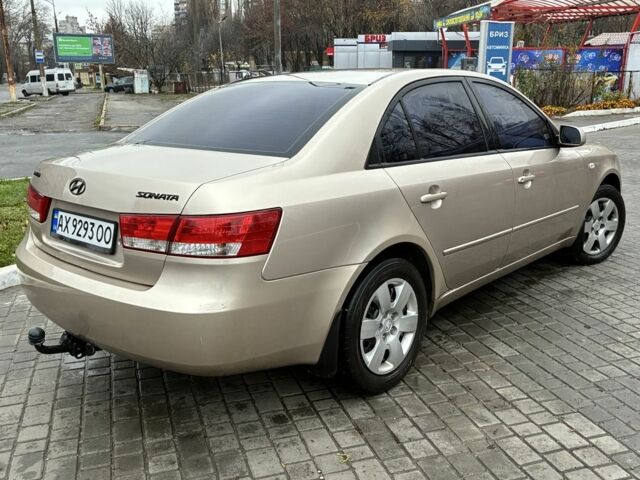 Бежевый Хендай Соната, объемом двигателя 2 л и пробегом 254 тыс. км за 5899 $, фото 6 на Automoto.ua