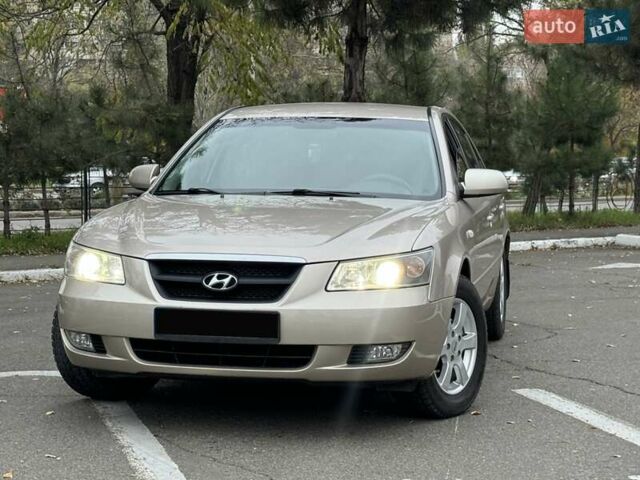 Бежевий Хендай Соната, об'ємом двигуна 2 л та пробігом 218 тис. км за 6300 $, фото 1 на Automoto.ua
