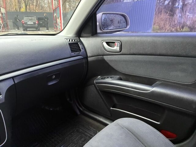 Бежевый Хендай Соната, объемом двигателя 2 л и пробегом 254 тыс. км за 5899 $, фото 12 на Automoto.ua