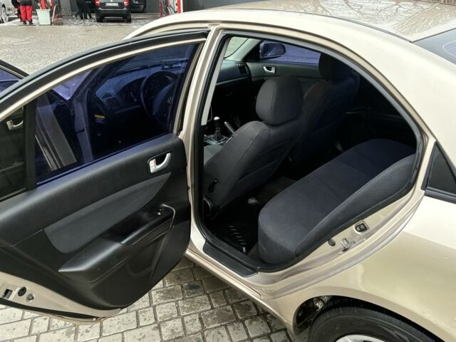 Бежевый Хендай Соната, объемом двигателя 2 л и пробегом 254 тыс. км за 5899 $, фото 11 на Automoto.ua