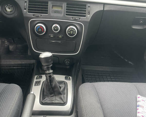 Бежевый Хендай Соната, объемом двигателя 2 л и пробегом 181 тыс. км за 4900 $, фото 14 на Automoto.ua