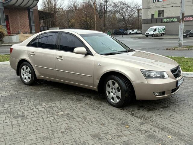 Бежевый Хендай Соната, объемом двигателя 2 л и пробегом 254 тыс. км за 5899 $, фото 9 на Automoto.ua